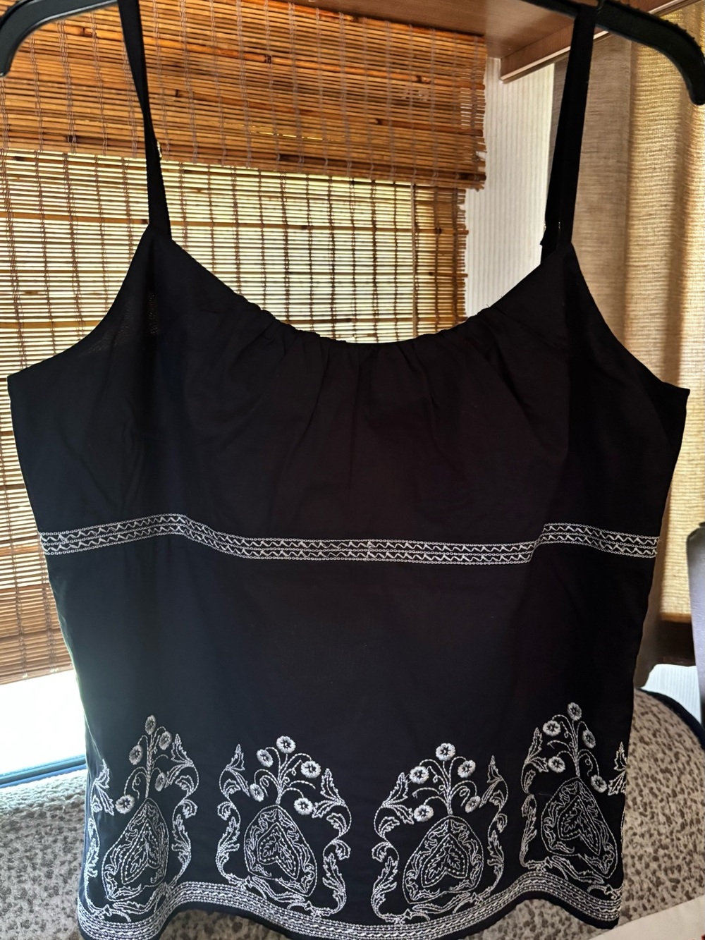 Ann Taylor Black Camisole with Cream Embroidered Hem 10 fully lined like new
